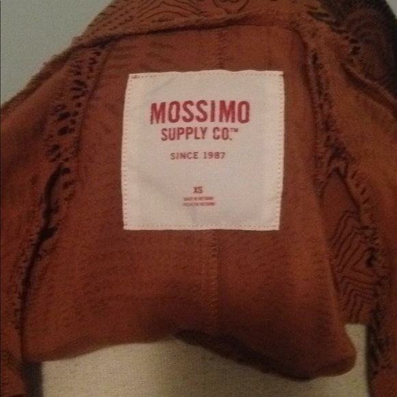 BOGO‼️Beautiful open tribal top & black lace cami. - Picture 5 of 5